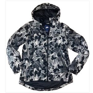 Nike Black and Gray Patterned puffer Jacket